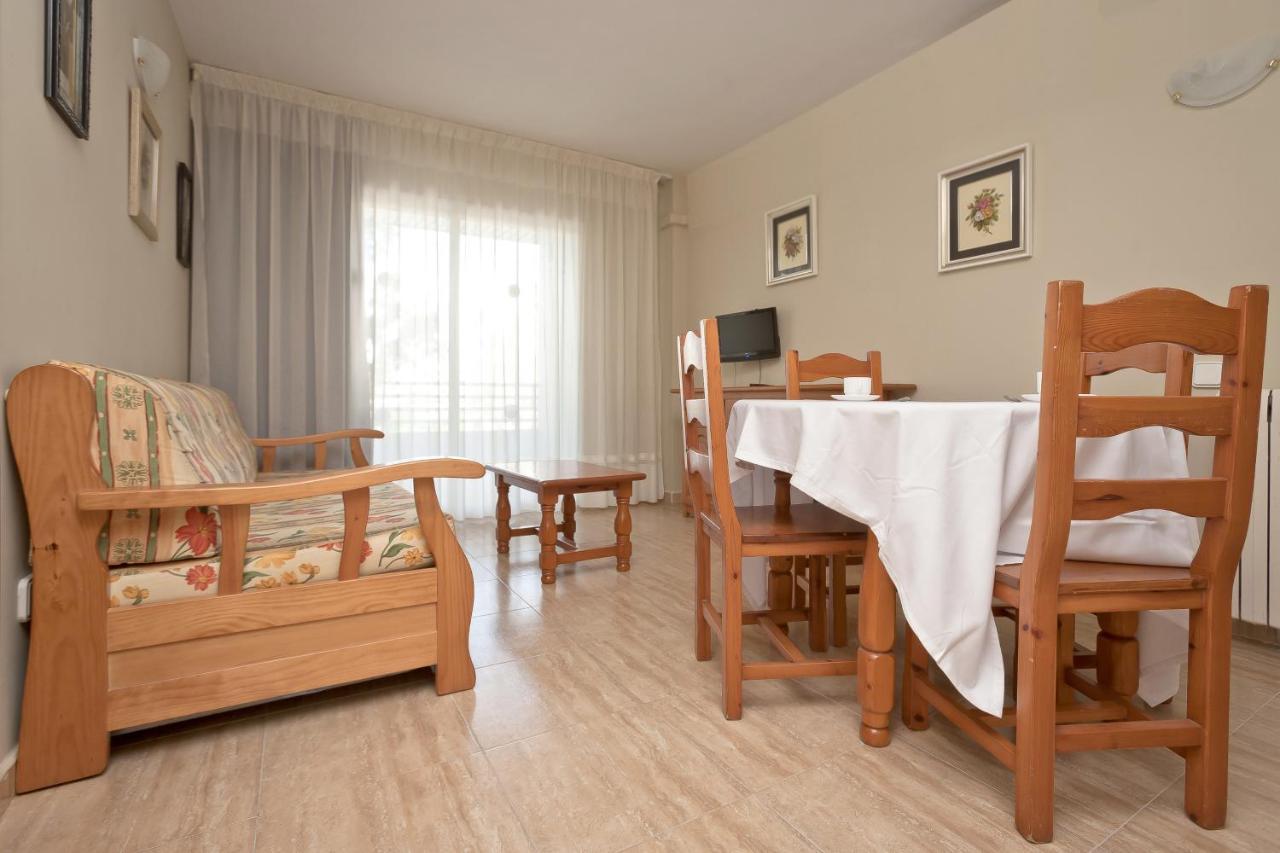 Royal Apartment Салоу Екстериор снимка